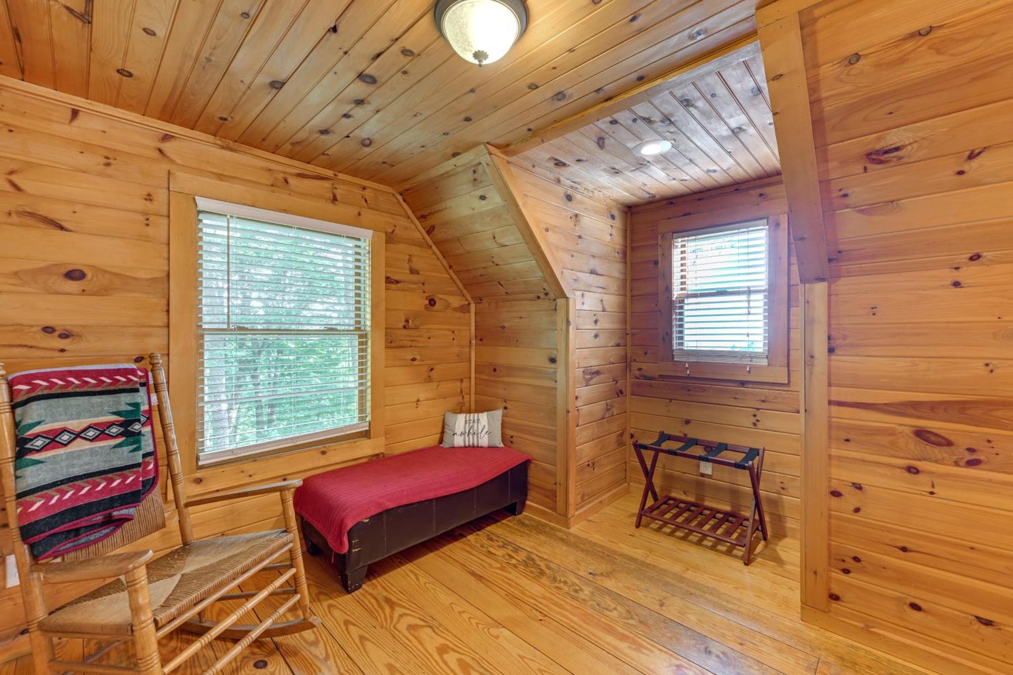 Pet-Friendly Bryson City Cabin With Fire Pit And Deck! Εξωτερικό φωτογραφία