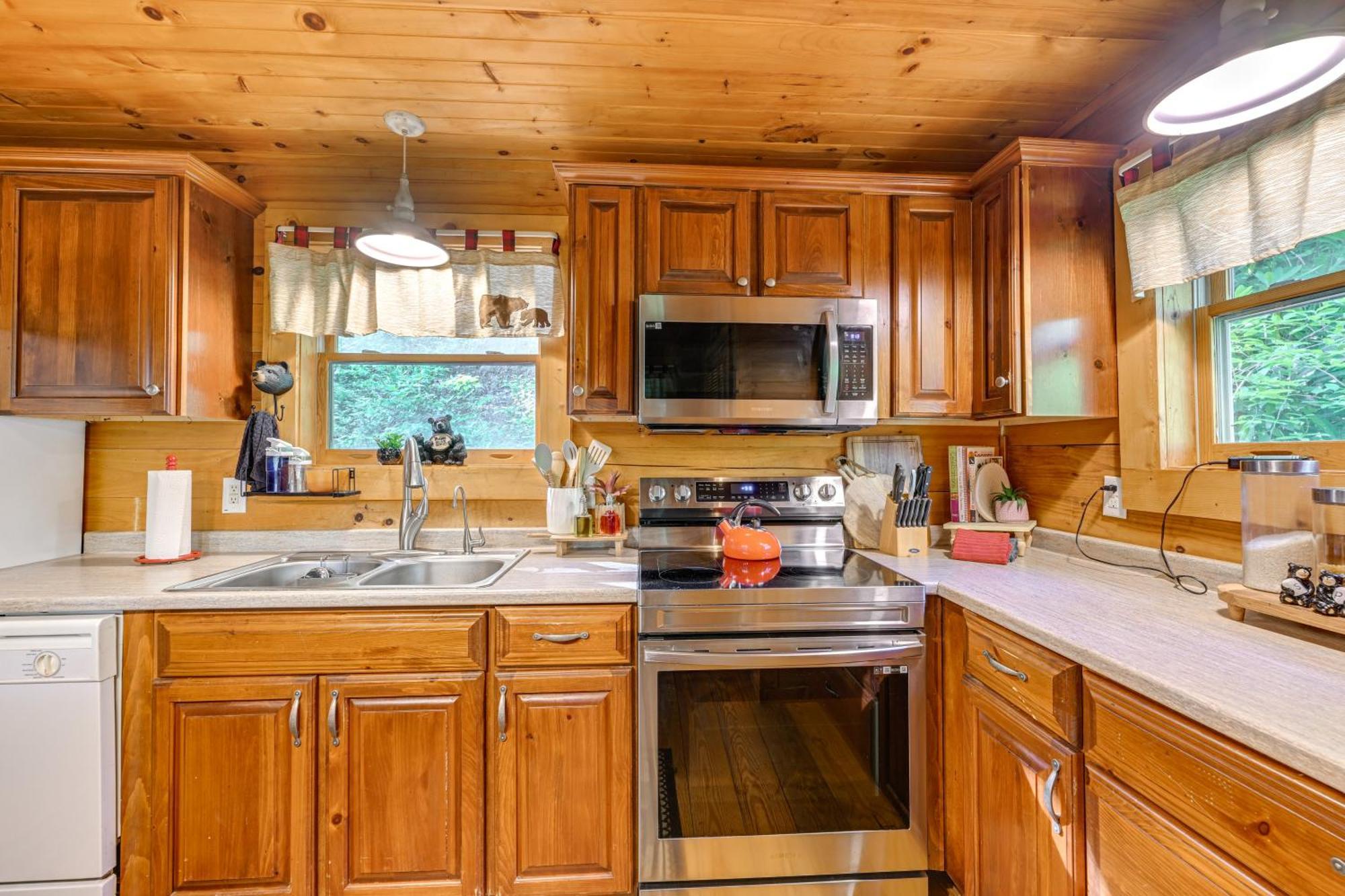 Pet-Friendly Bryson City Cabin With Fire Pit And Deck! Εξωτερικό φωτογραφία